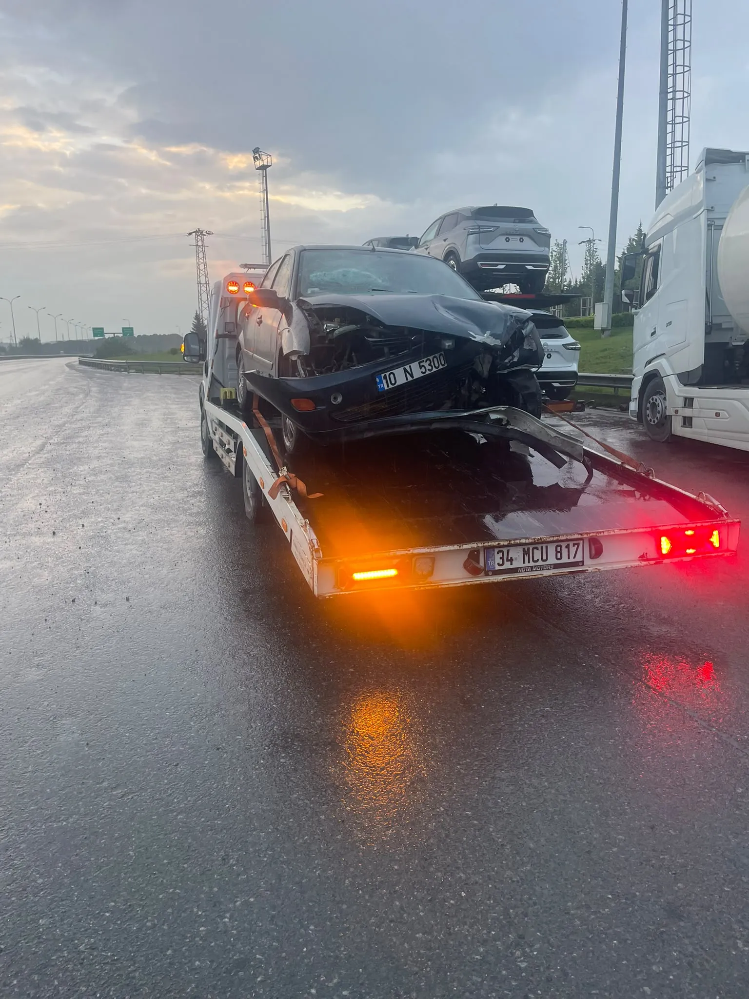 Kuzey Marmara Otoyolu kazalı araç çekici ve kaza kurtarma operasyonu