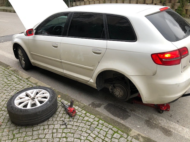 Yol kenarı mobil lastik tamiri, stepne değişimi ve hava takviyesi