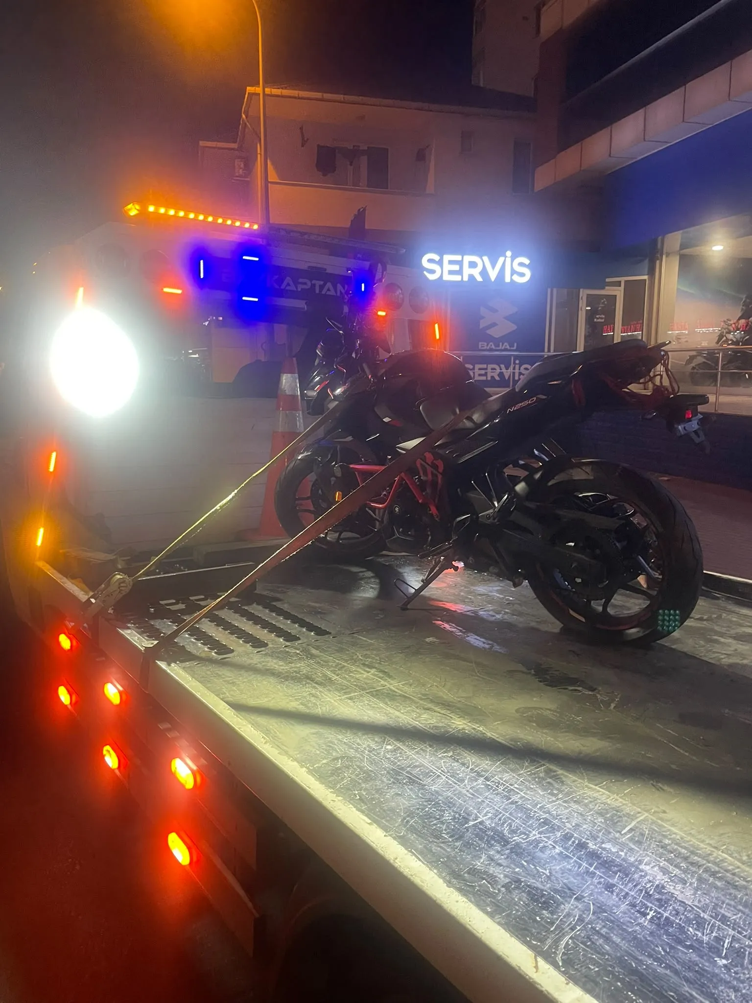 Özel sabitleme askı sistemli motosiklet çekici ve transfer hizmeti