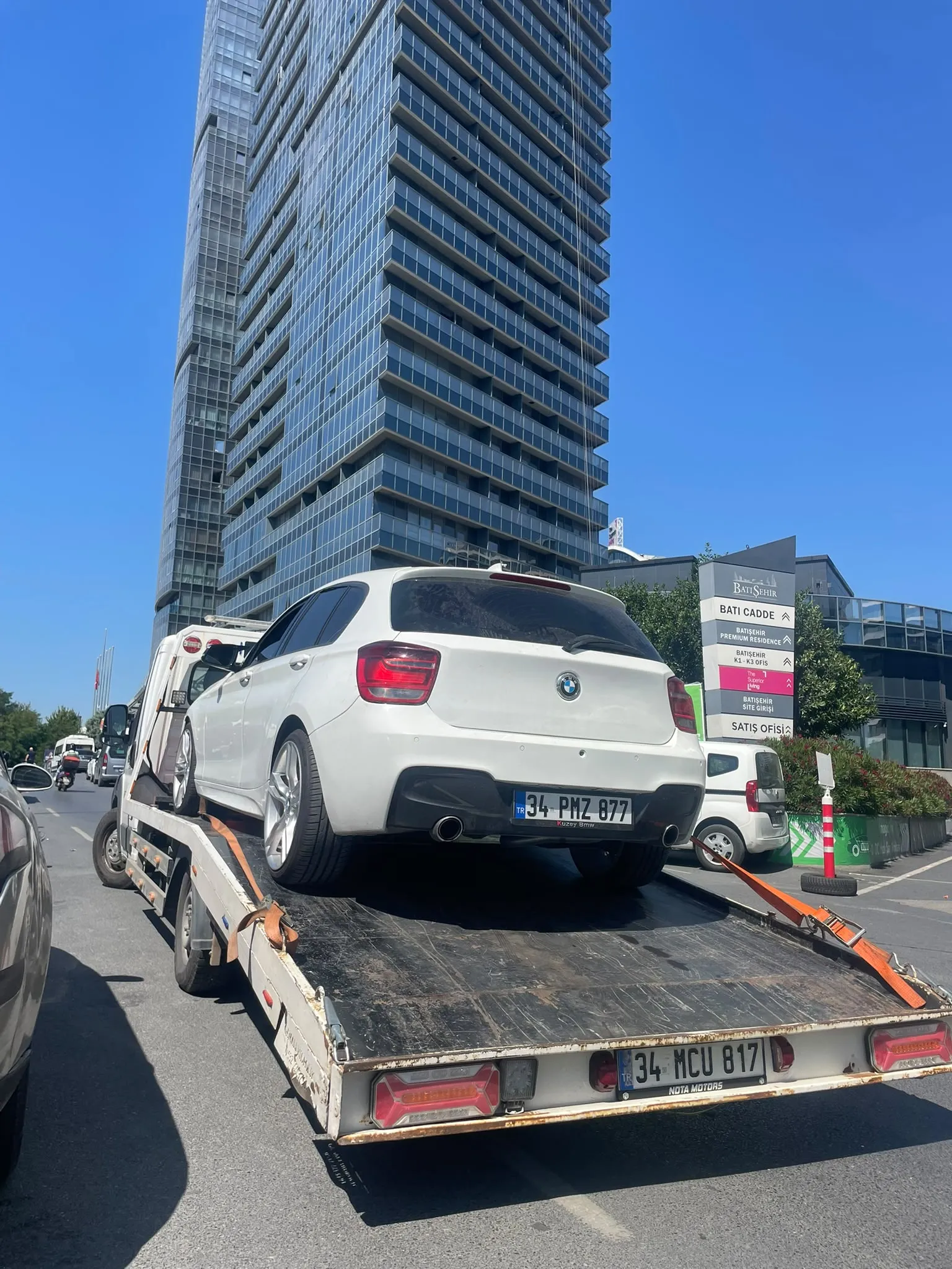 Kayar kasa oto çekici ve sıfır temasla güvenli araç taşıma hizmeti