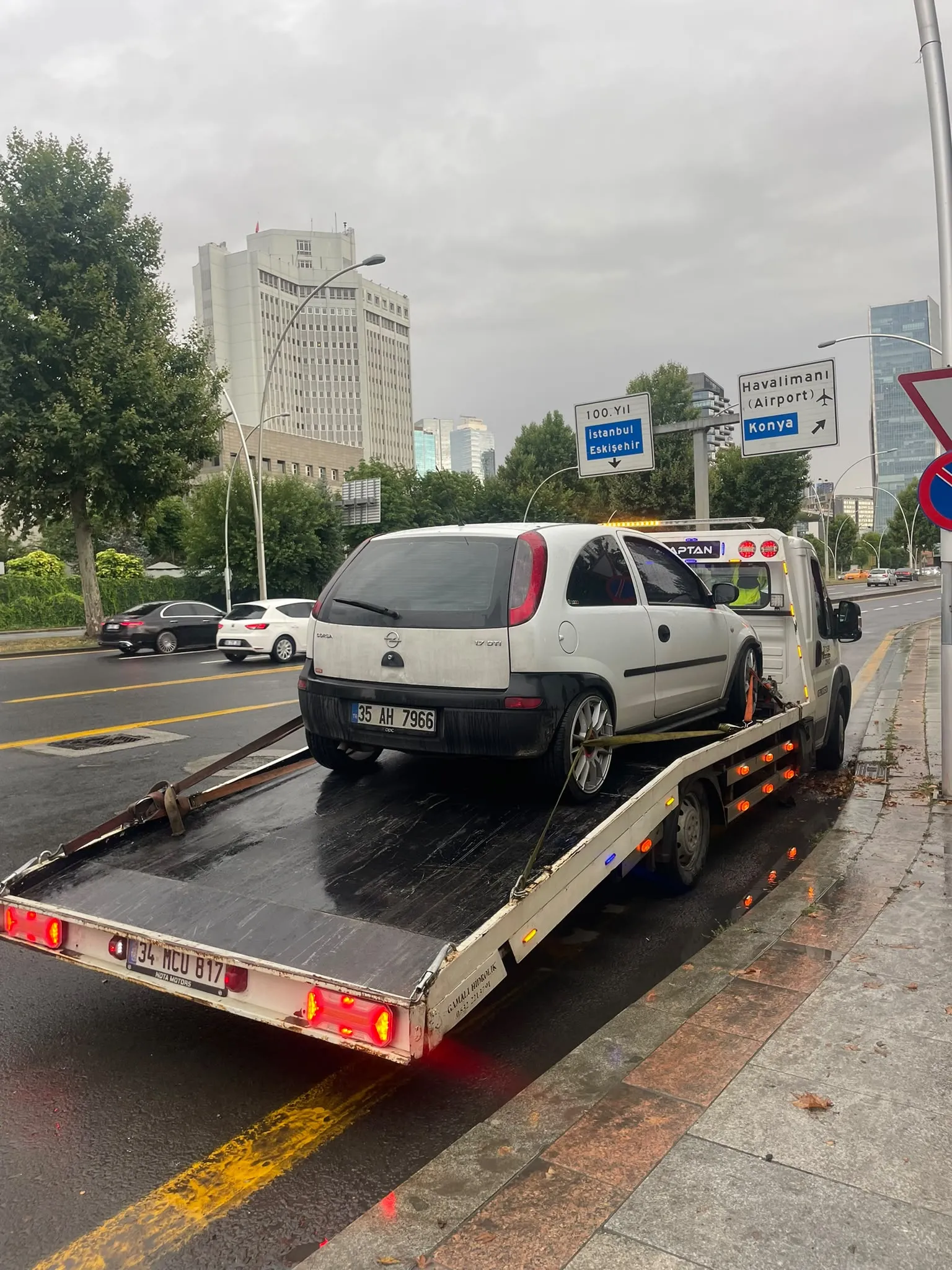 Tuzla kayar kasa çekici ile binek otomobil kurtarma ve güvenli taşıma