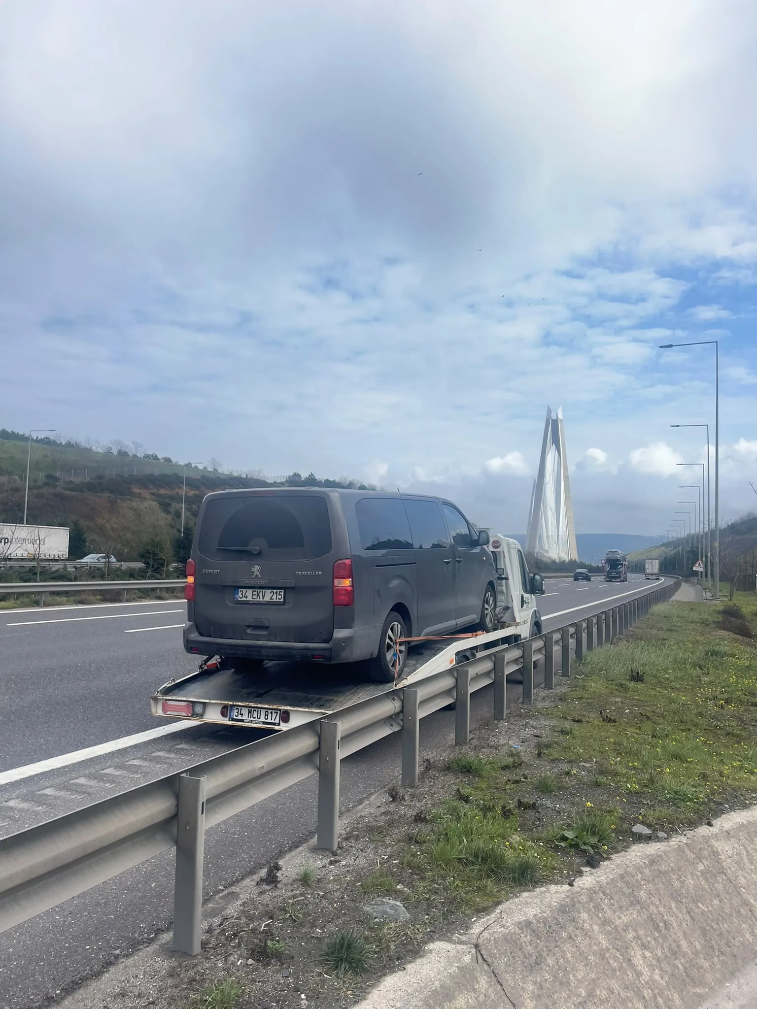 GOSB Gebze hafif ticari araç çekici ve minibüs kurtarma